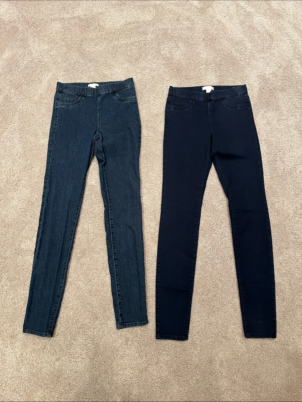 2 Pairs H&M Skinny Jeans Medium Wash & Dark Wash LIKE NEW Size 2 Jeggings